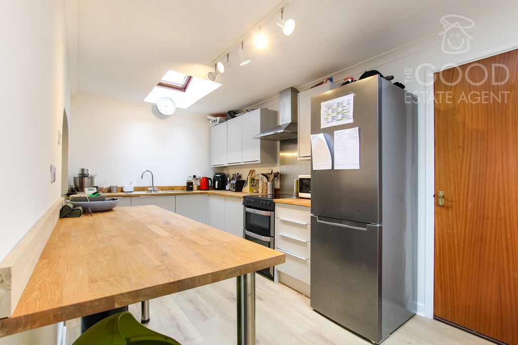 Property photo 2 of 12