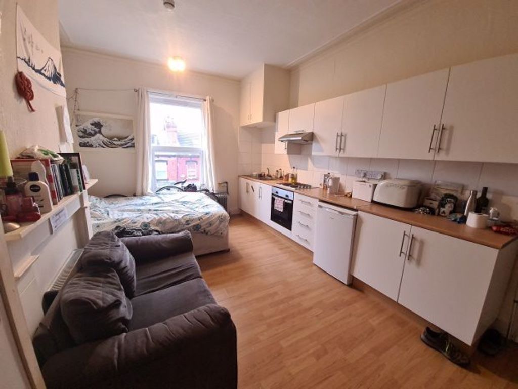 Property photo 3 of 5 Bright, Open-Plan Double Bedroom With A Fitted Kit...