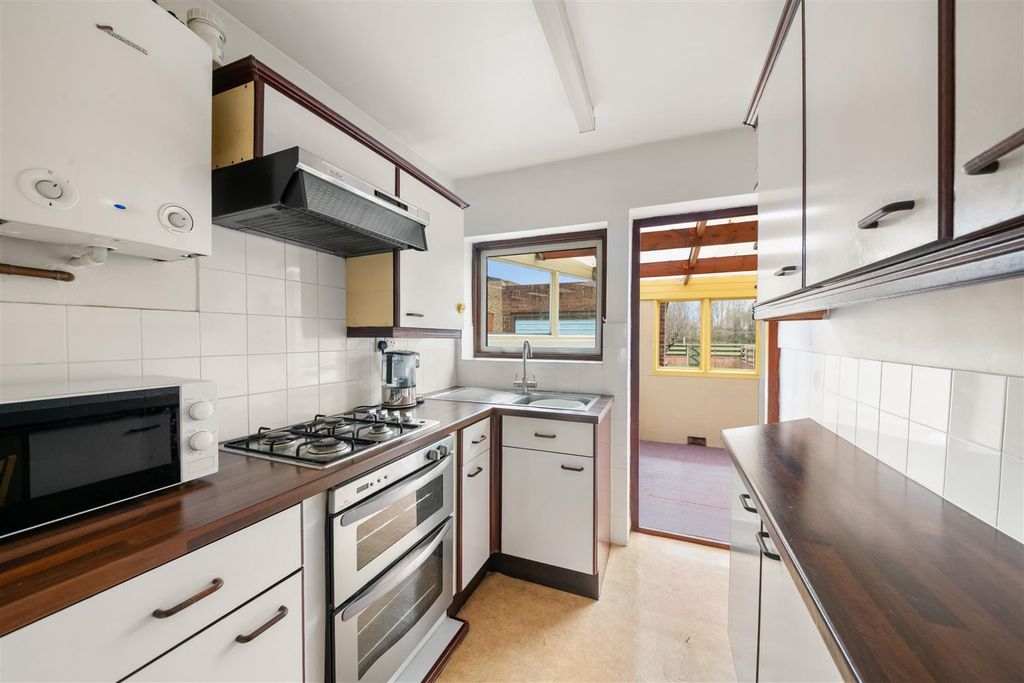 Property photo 3 of 18 4