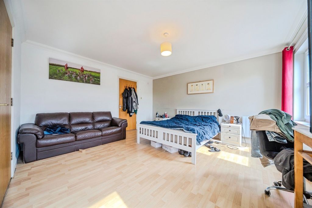Additional image 5 of 3 bed flat for saleNorth Row, Milton Keynes MK9