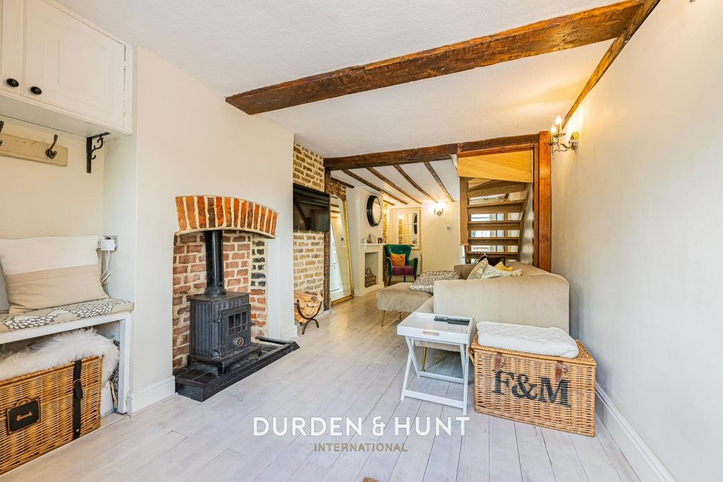 Property photo 2 of 31 Fyfield-2.Jpg