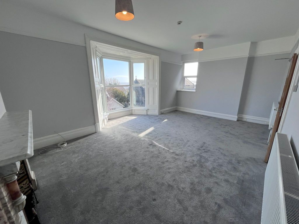 Property photo 3 of 10 Living Room