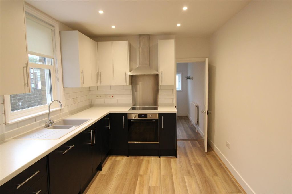 Property photo 3 of 15 Kitchen.Jpg