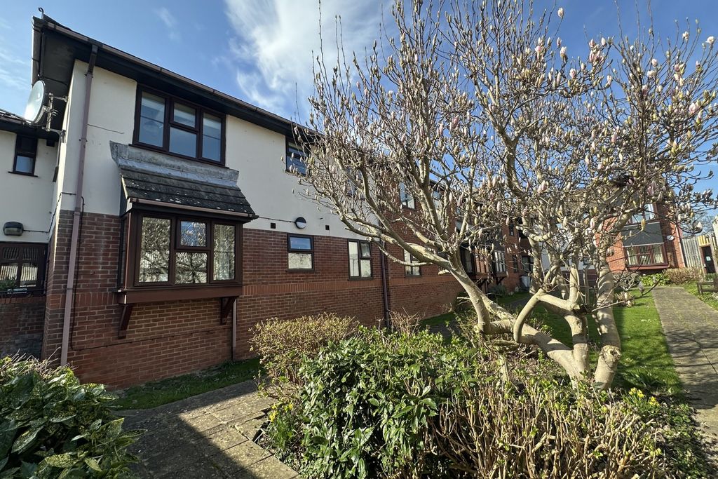 Property photo 1 of 9 Photo 3