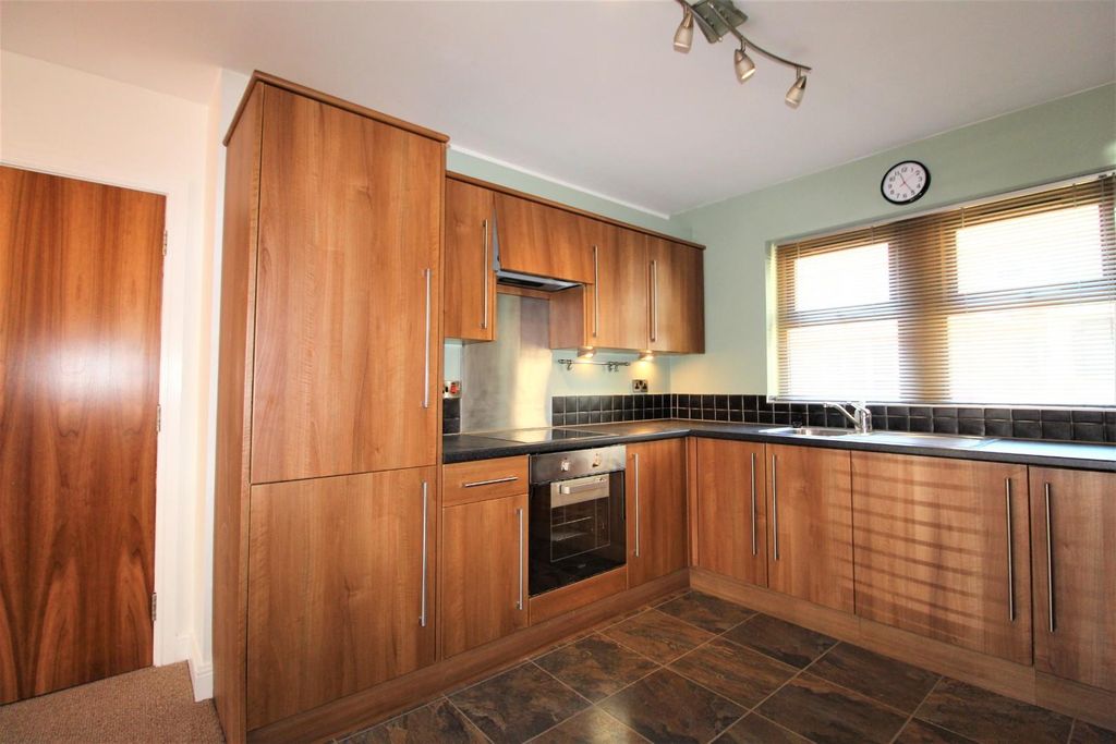 Property photo 2 of 22 Kitchen Area