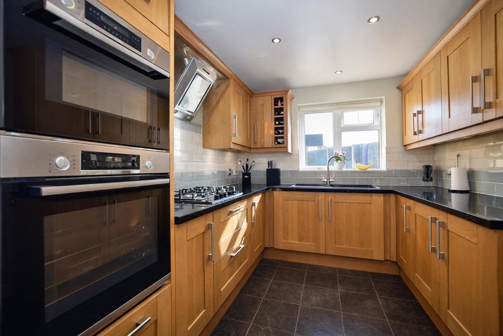 Property photo 2 of 17 Kitchen