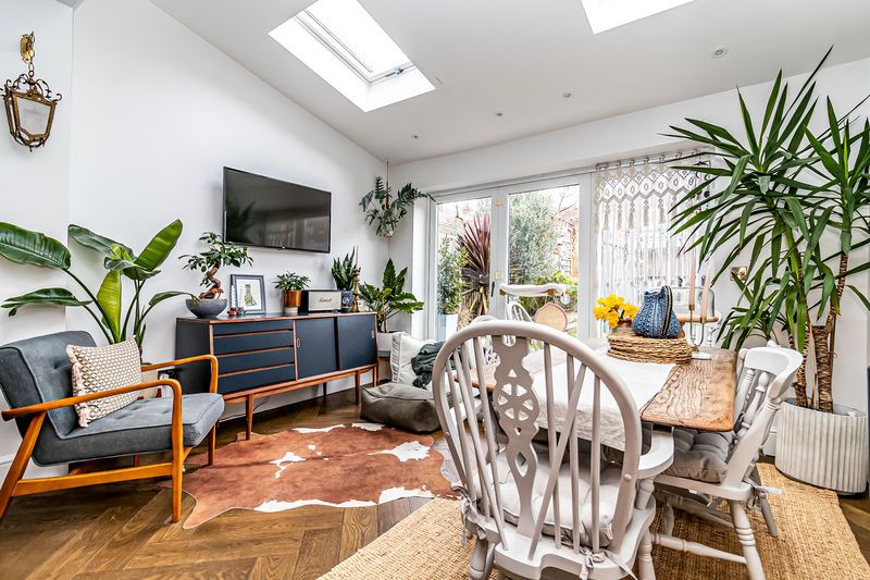 Property photo 3 of 37 .