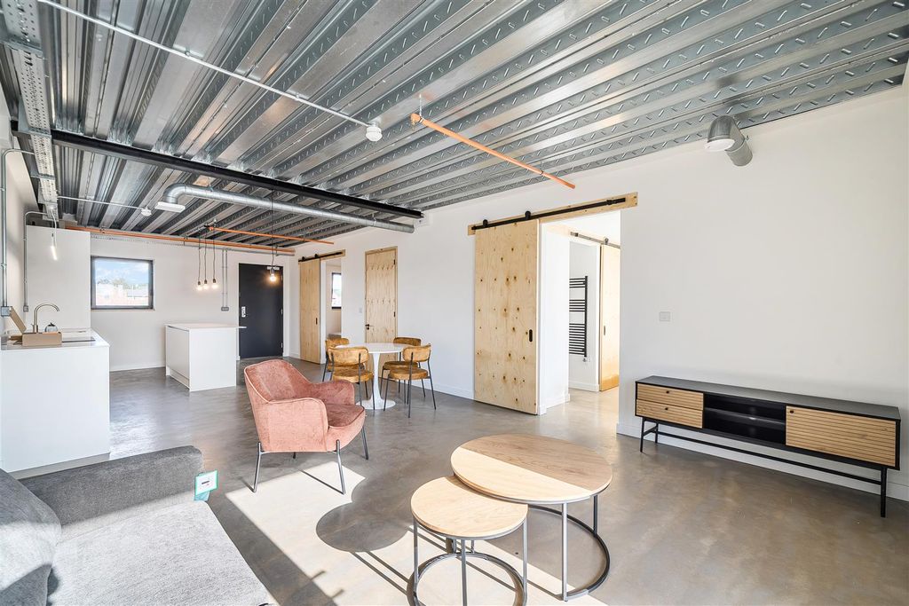 Property photo 1 of 13 1353748-4-68c04Cde48970 =.Jpg