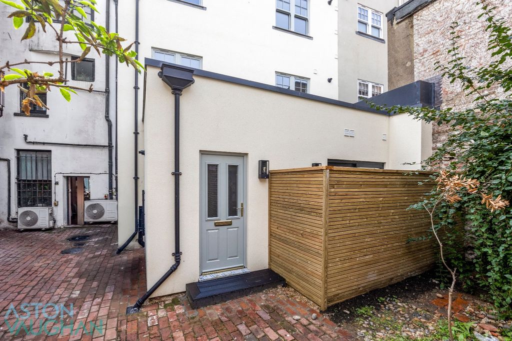 Property photo 1 of 16 5524781
