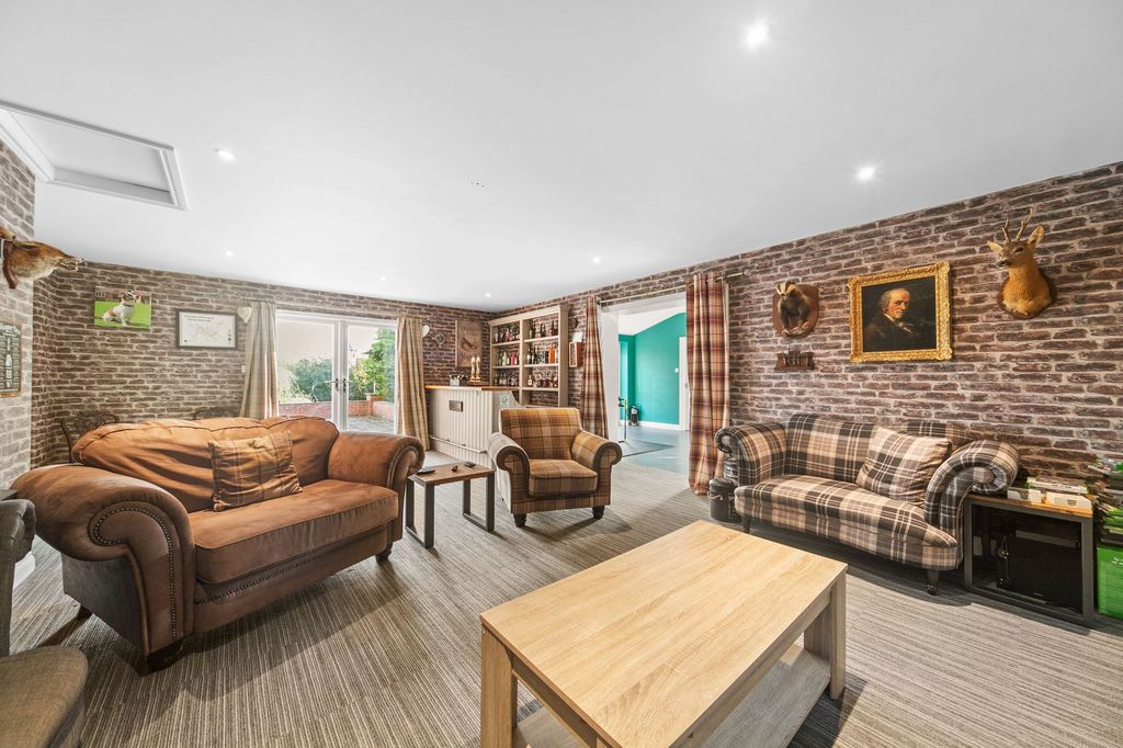 Property photo 2 of 35