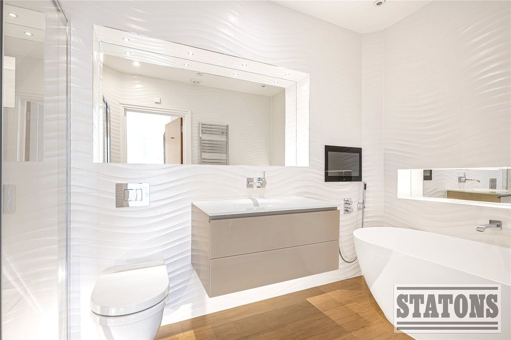 Additional image 9 of 2 bed flat for saleUplands Park Road, Enfield EN2