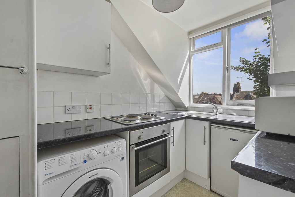 Property photo 2 of 7 Photo 8