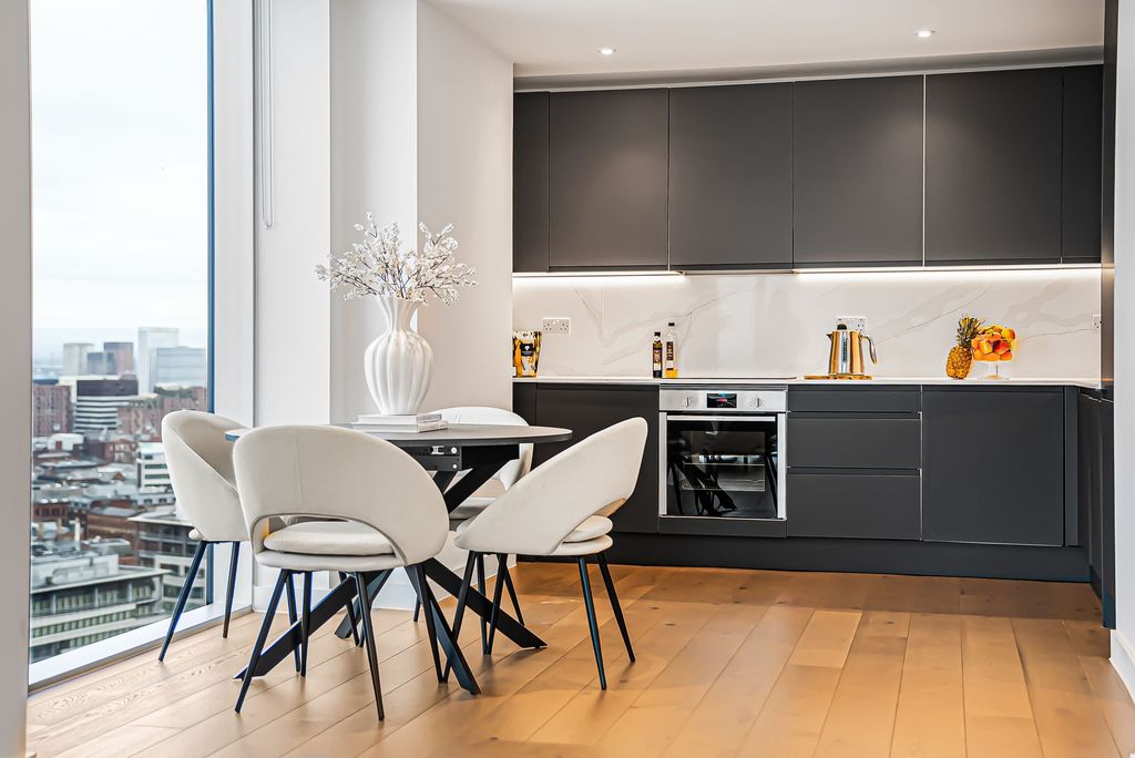 Property photo 1 of 32