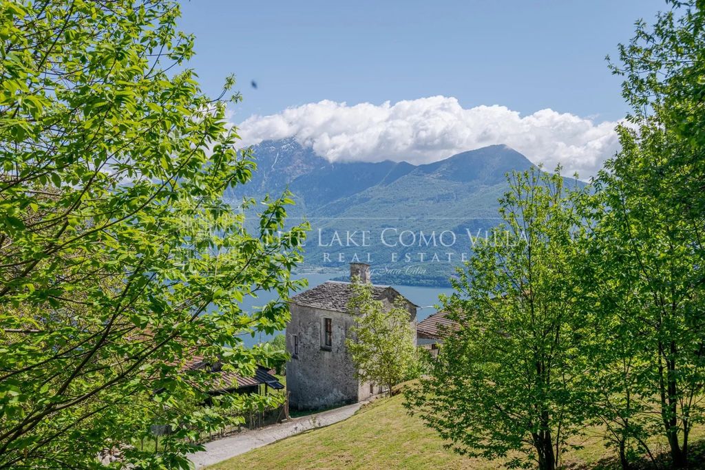 Property photo 3 of 30 The Lake Como Villa- Chiesa Brenzio
