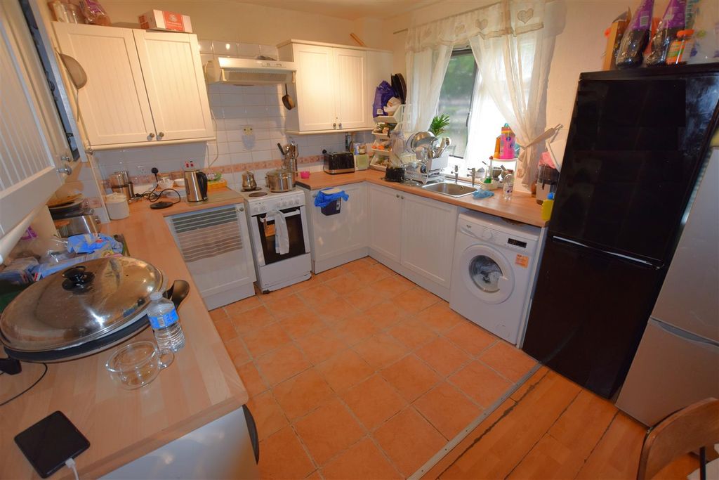 Property photo 3 of 6