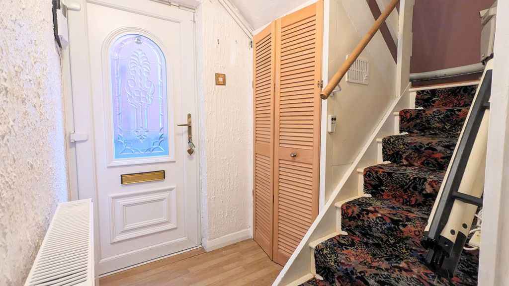 Property photo 2 of 24