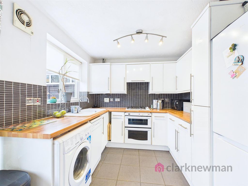 Property photo 3 of 14 Kitchen