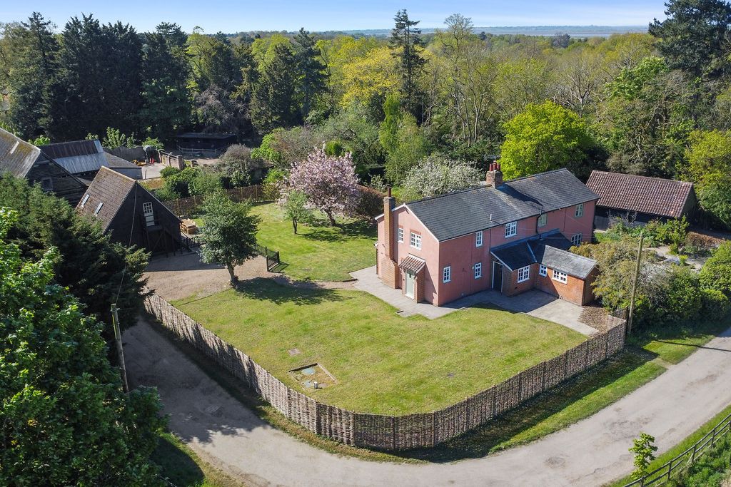 Property photo 1 of 36 Pt-Fc(Col)-Hallfarmcottage-1