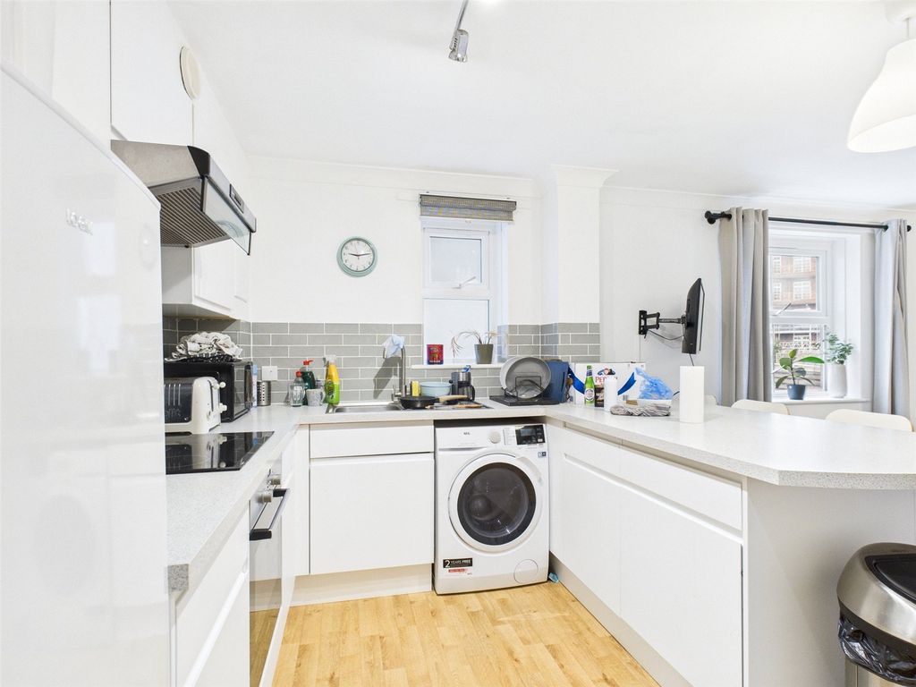 Property photo 2 of 25 Kitchen