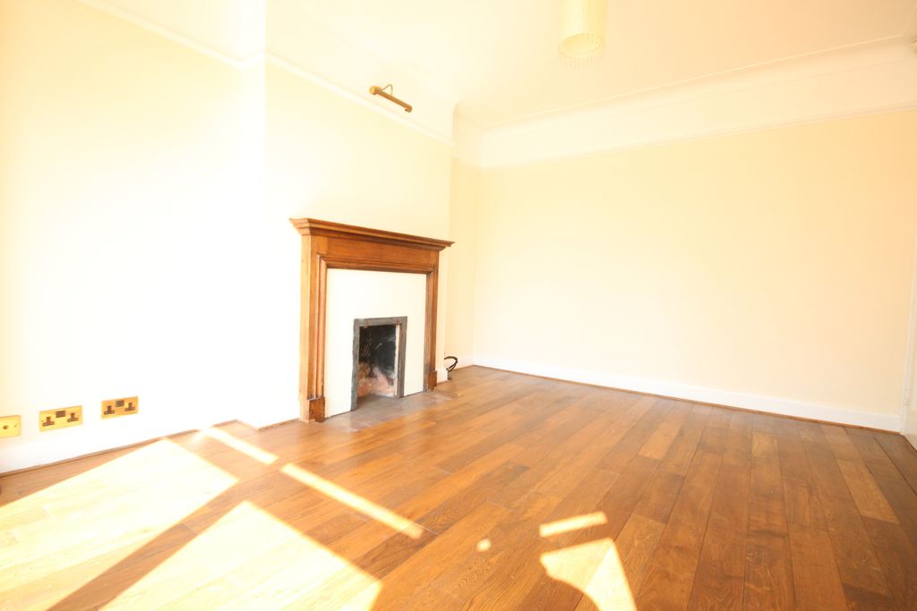 Property photo 1 of 9 Whitton Drive, Greenford, Middlesex, Ub6