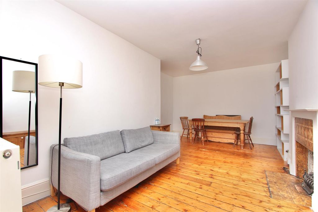 Property photo 3 of 16 Bedford Court, N16
