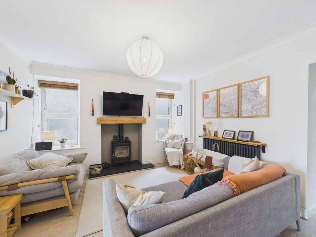 Property photo 2 of 33