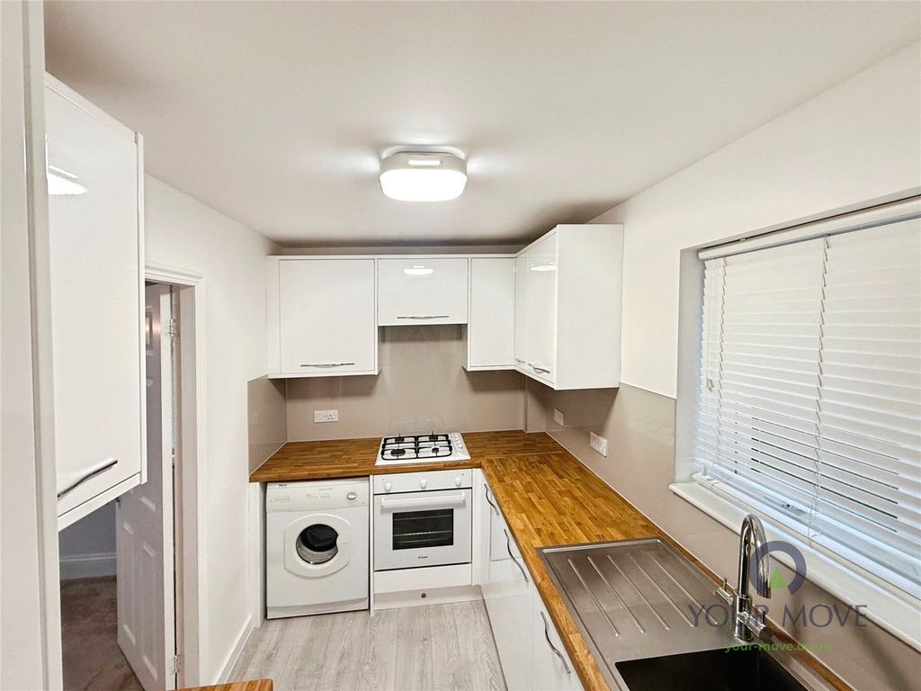 Property photo 2 of 10 Kitchen