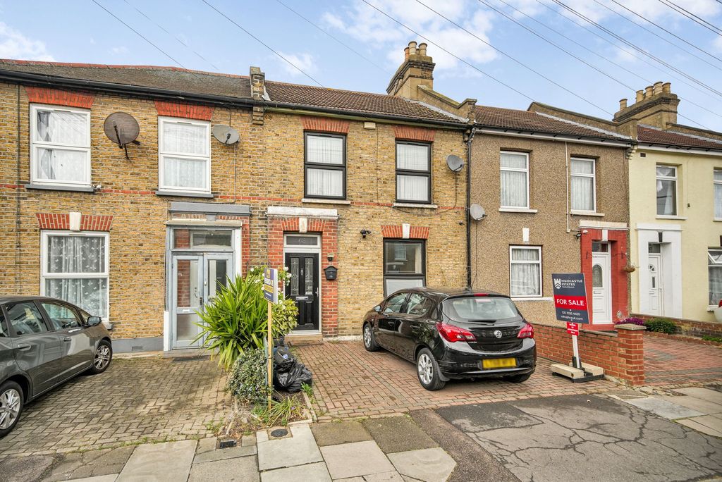 Property photo 1 of 18