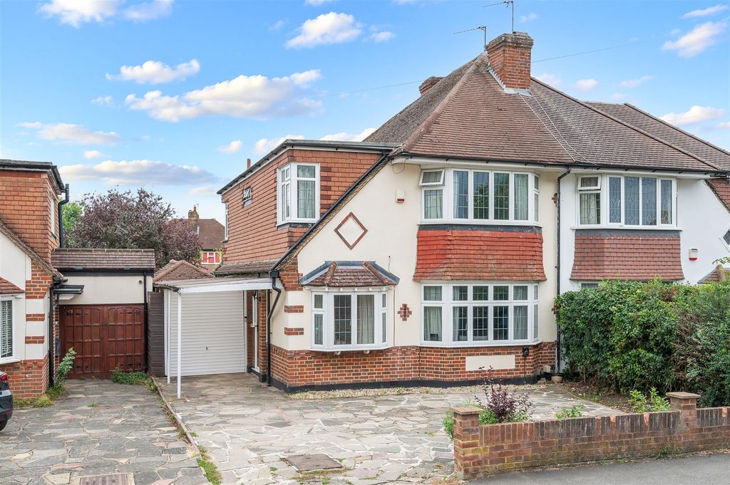 Property photo 1 of 31 Fairford Gardens, 9- (29).Jpg