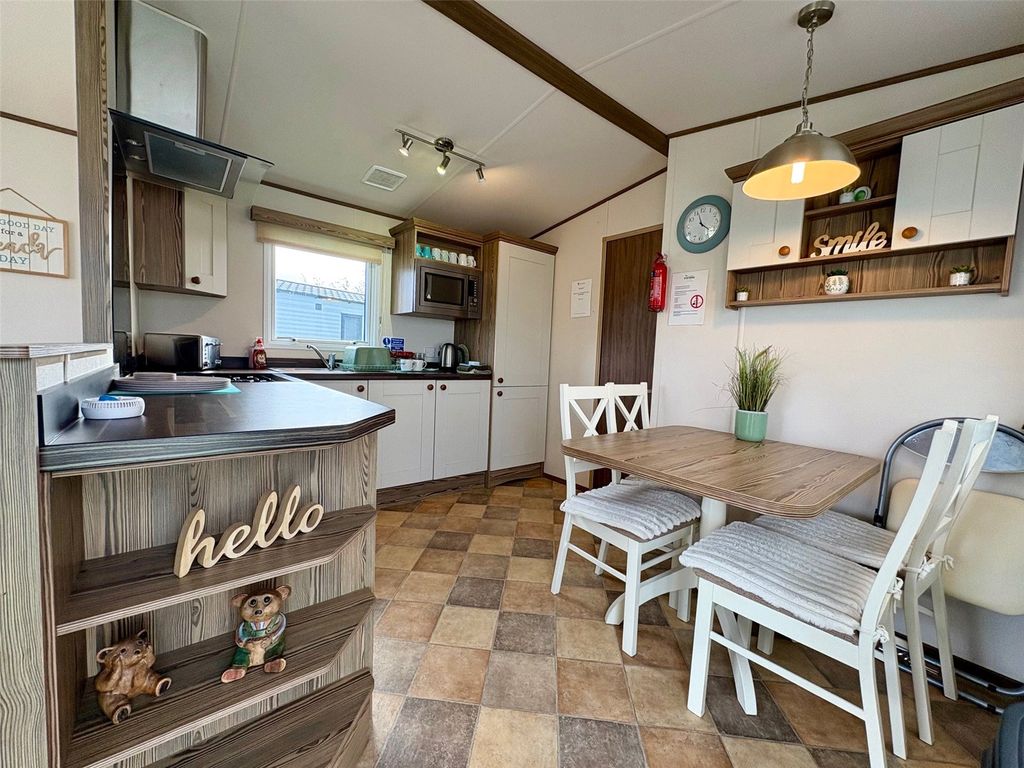 Property photo 2 of 17 Kitchen