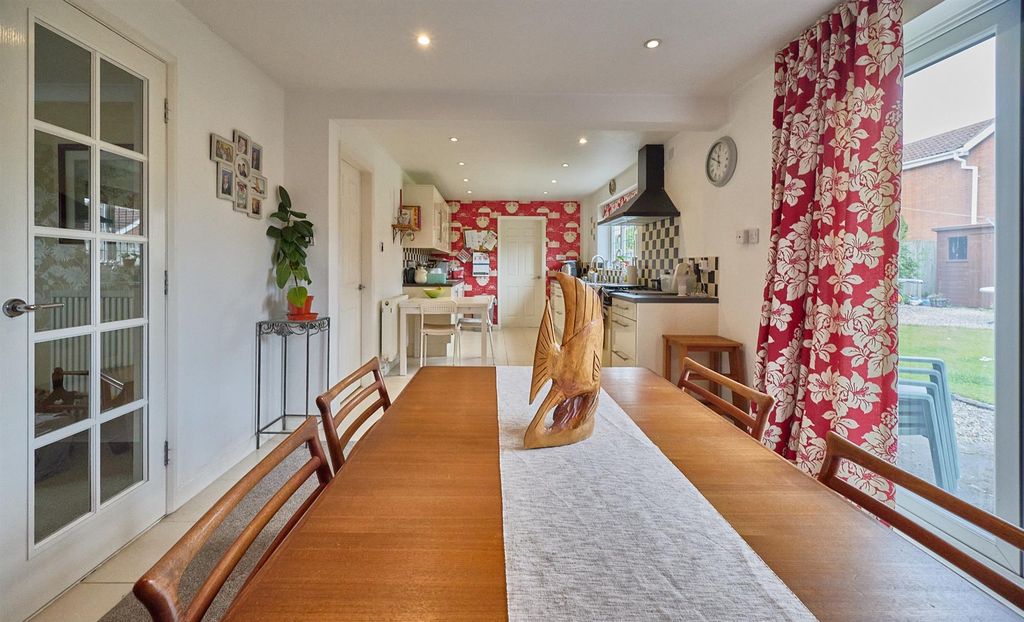 Property photo 2 of 17 Refitted Open Plan Living/Dining/Kitchen To Rear