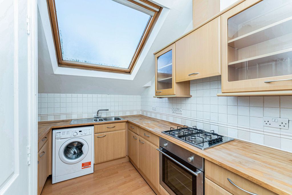 Property photo 2 of 11 2 - 899908B1-8F75-Ed