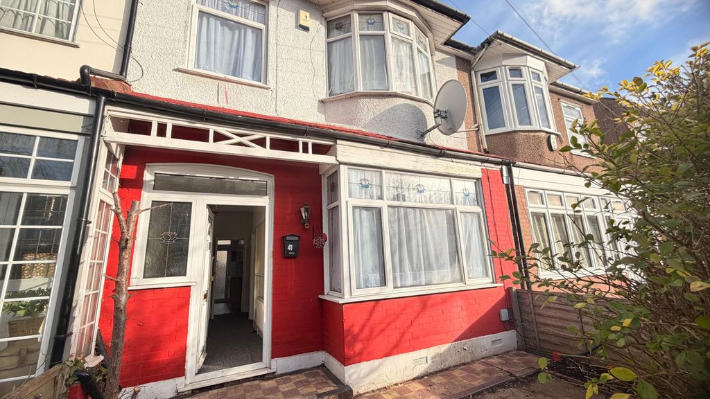 Property photo 1 of 7 3 Bed Terraced House To Rent Thornton Road, Ilford Ig1