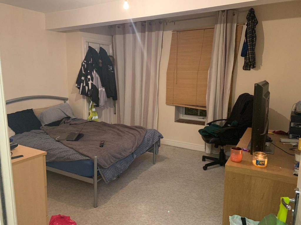 Property photo 3 of 10 Bed 3