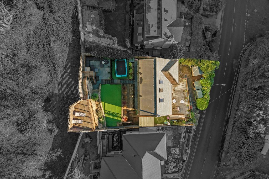 Property photo 2 of 32