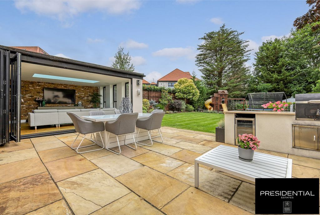 Property photo 2 of 50