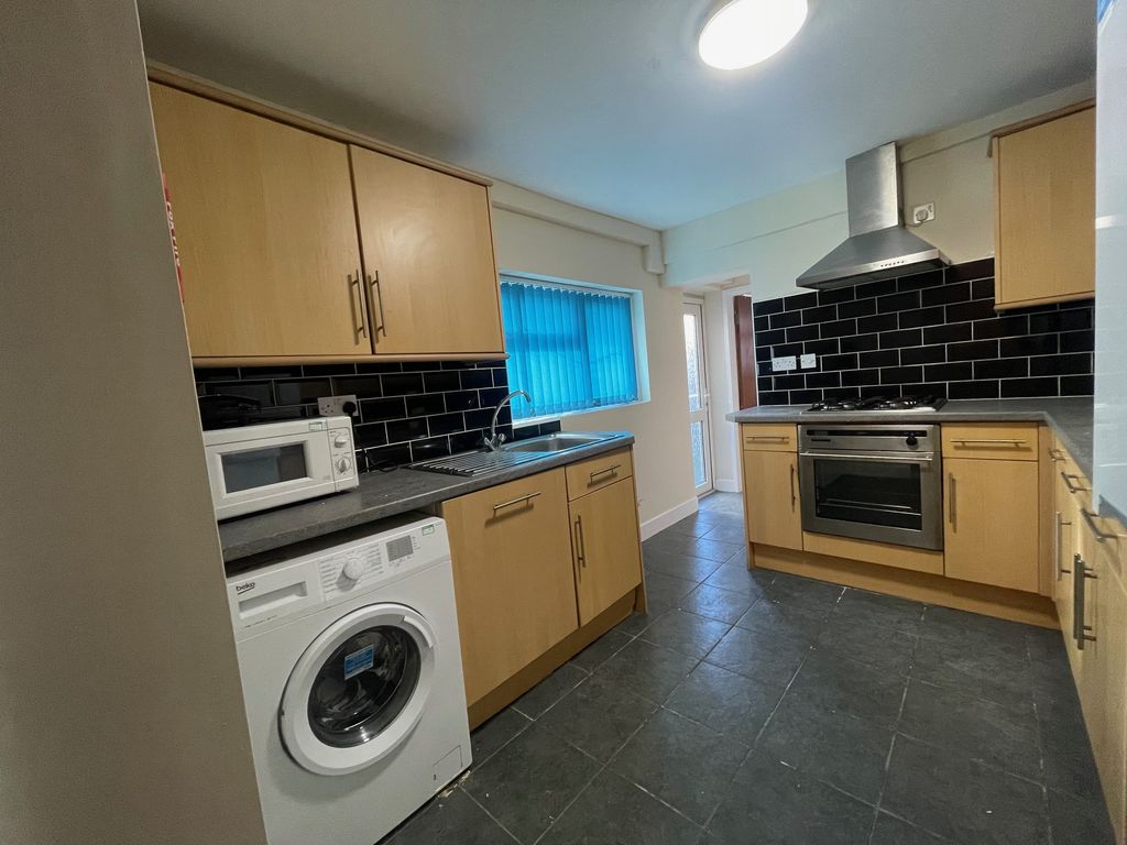 Property photo 3 of 7 Aylesford Kitchen