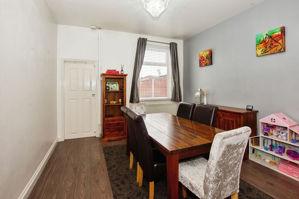 Property photo 3 of 17 Photo