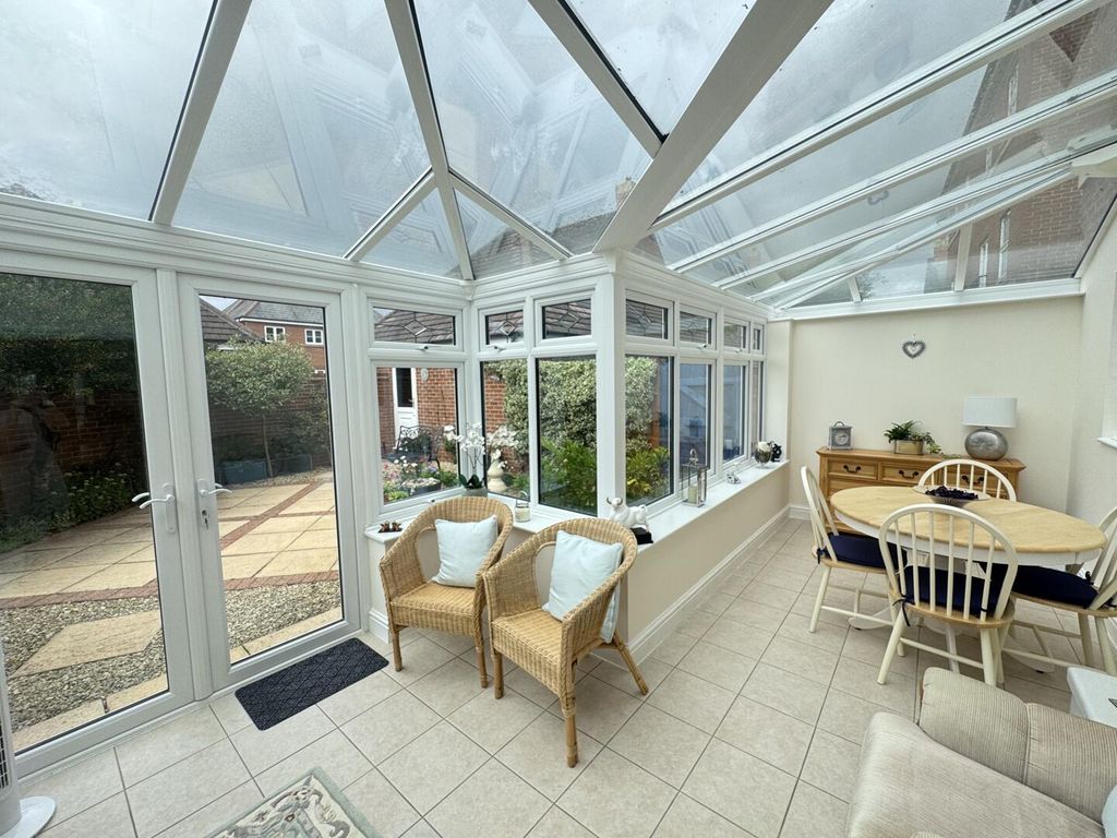 Property photo 2 of 16 Conservatory