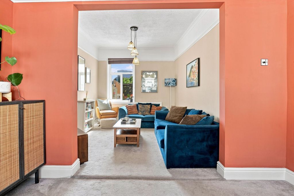 Property photo 3 of 34