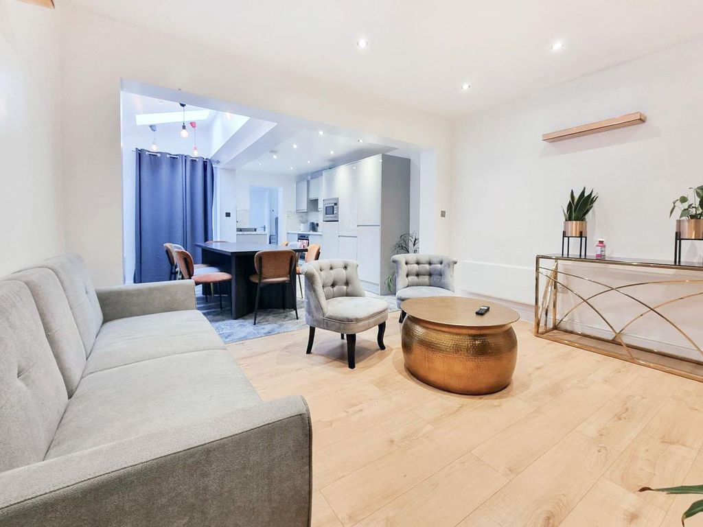 Property photo 3 of 8 Lounge/Diner