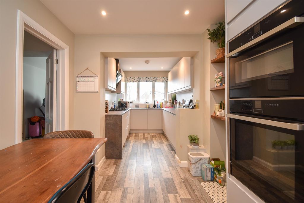 Property photo 1 of 16 Kitchen/Diner