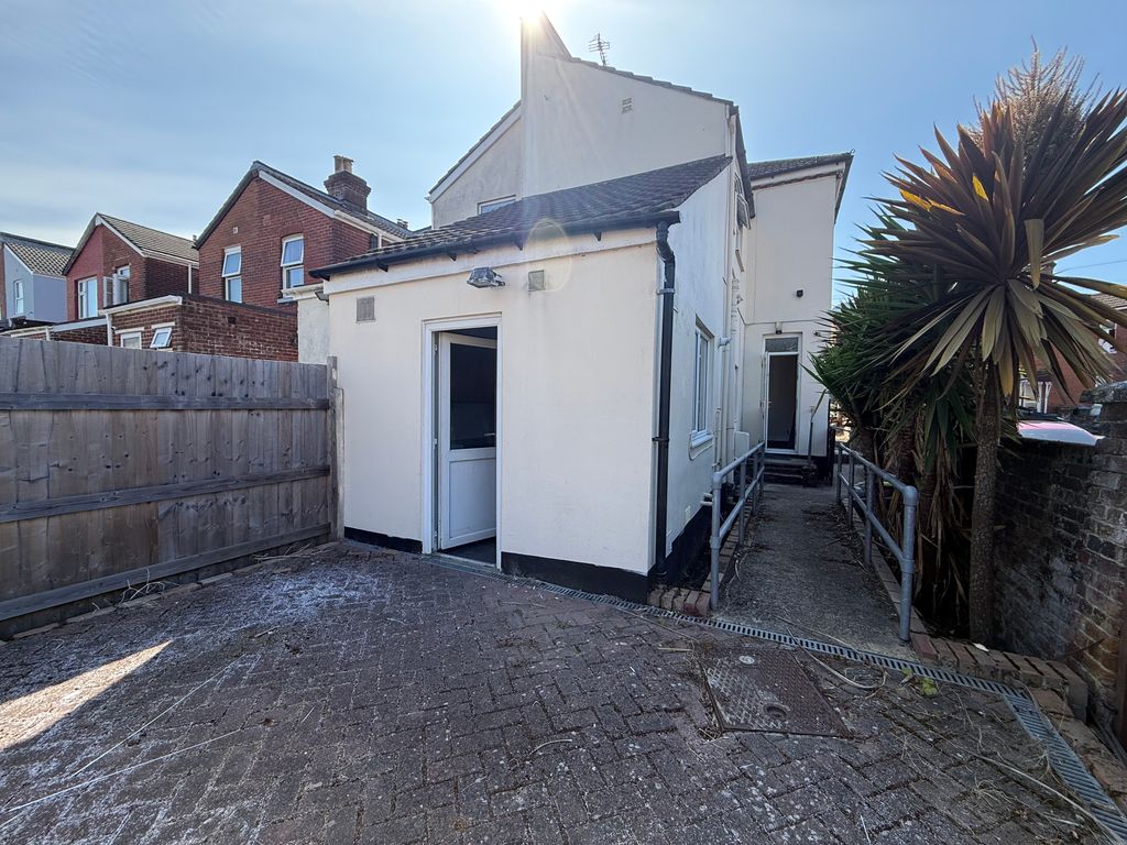 Property photo 1 of 10 Front