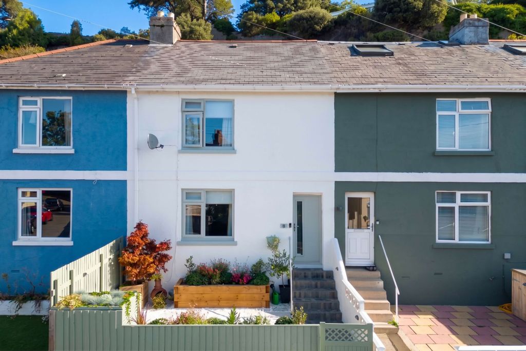 Property photo 1 of 22 Well-Presented Terraced Home