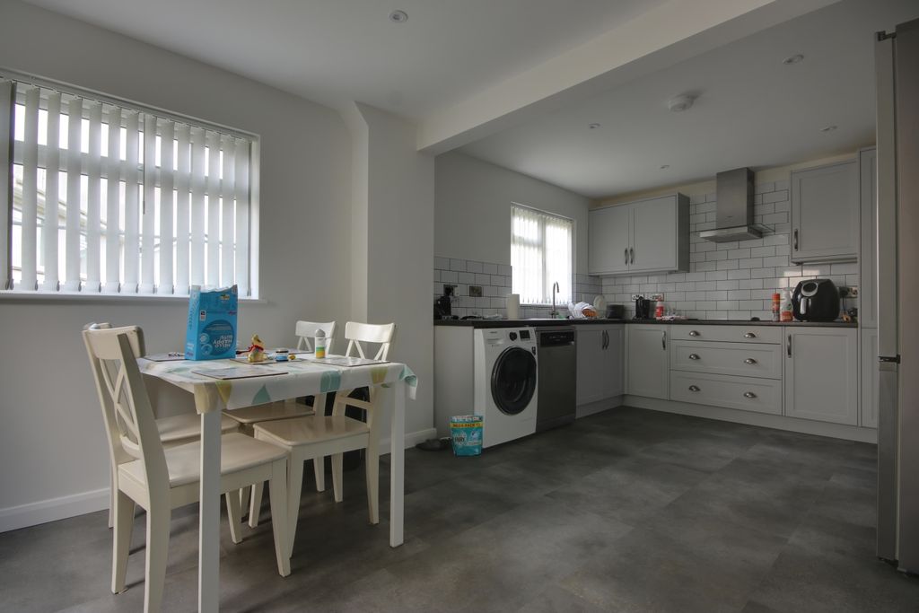 Property photo 2 of 10 Img_1266-Img_1268