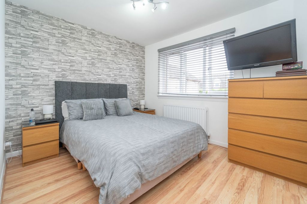 Property photo 3 of 25 Bedroom 1