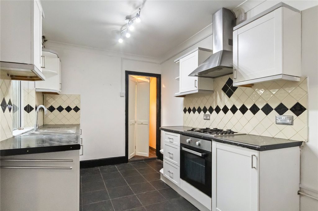 Property photo 2 of 8 Picture No. 18