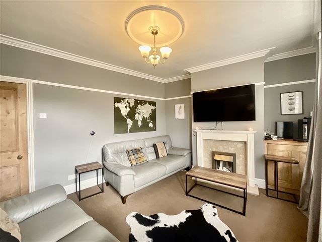 Property photo 3 of 20 Lounge