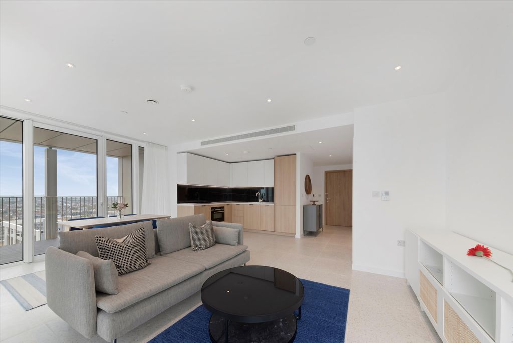 Property photo 2 of 21 Image