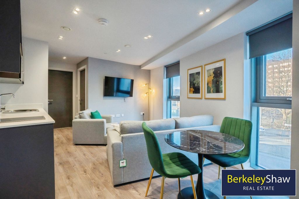 Property photo 2 of 20 Kitchen / Living Room